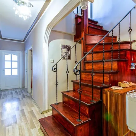 Apartment Duplex Cozy Flat With A Balcony Near Nisantasi