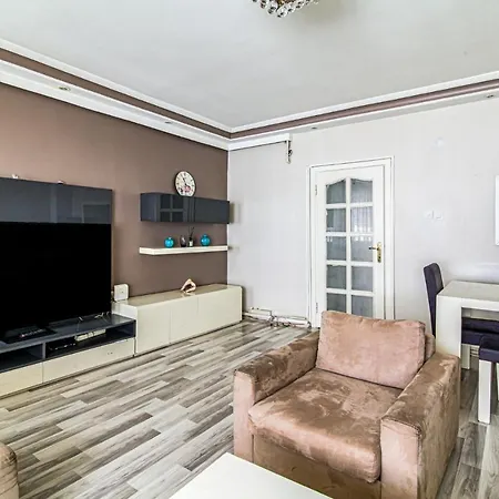 Duplex Cozy Flat With A Balcony Near Nisantasi דירה